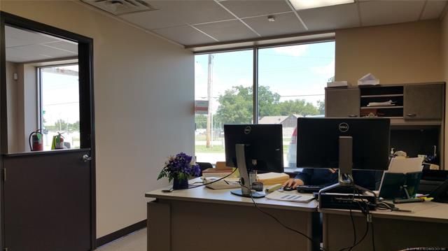 12204 E Admiral Pl, Tulsa, OK 74116